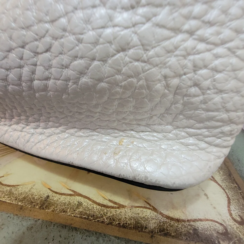 Charles Jourdan White Pearl Pebble Leather Purse - Picture 6 of 16